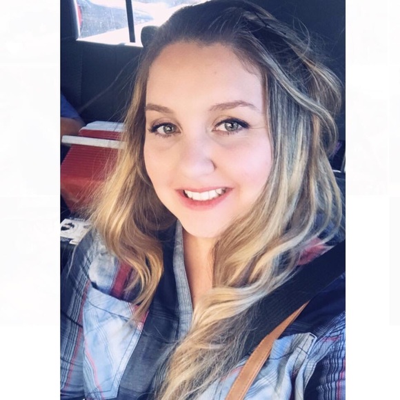 Meet your Posher, Jennifer - Picture 1 of 1